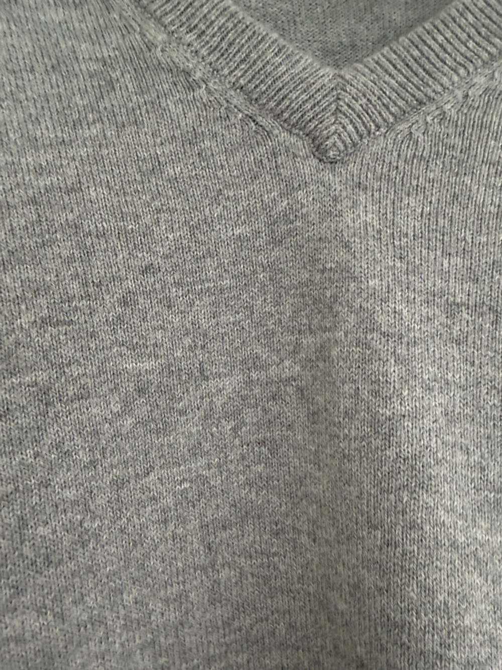 L.L.Bean Cotton Cashmere V-Neck Sweater Men’s Large Gray Classic Soft Preppy - Picture 3 of 7